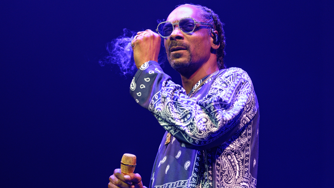 Snoop Dogg Isn’t Giving Up Smoking Cannabis After All, Trolled Everyone