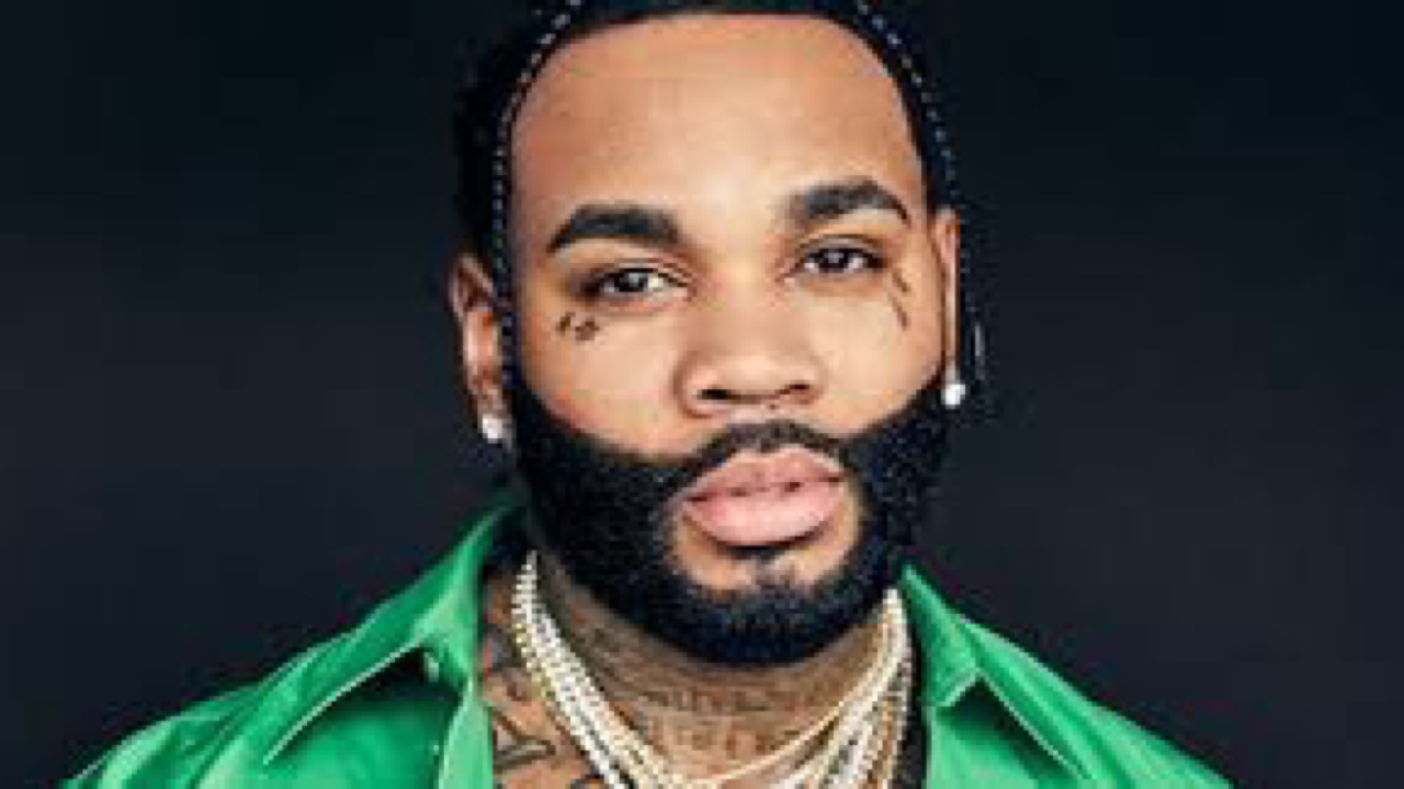 Kevin Gates Criticized For Teaching 10-Year-Old Daughter How To Drive Without Seatbelt